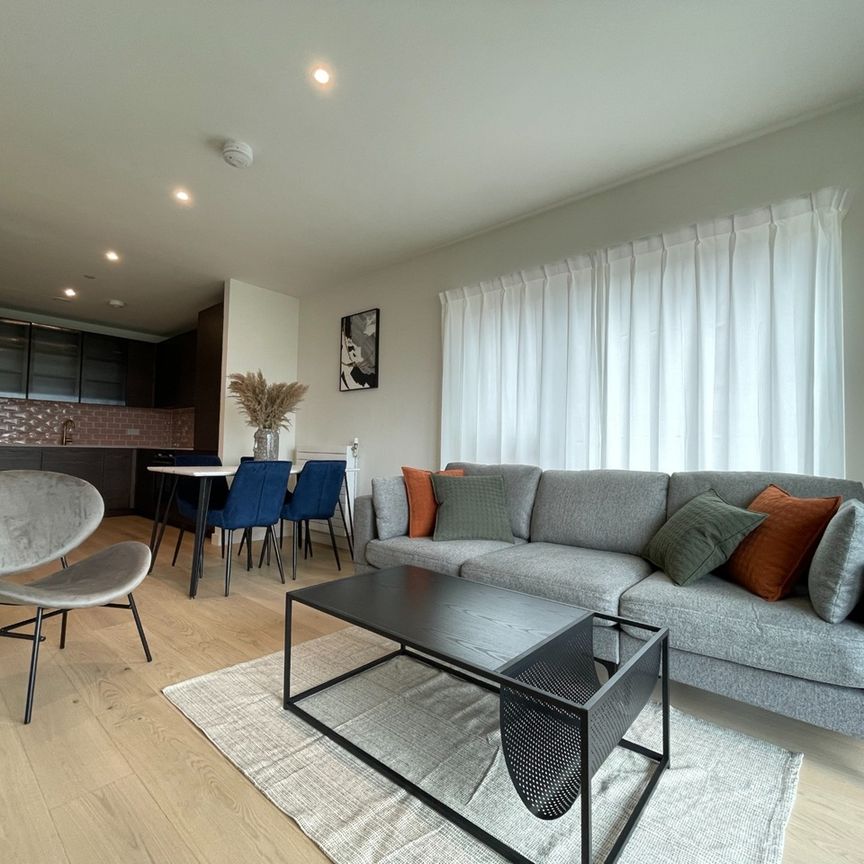 2 Bed Flat, Royal Crest Avenue, E16 - Photo 1