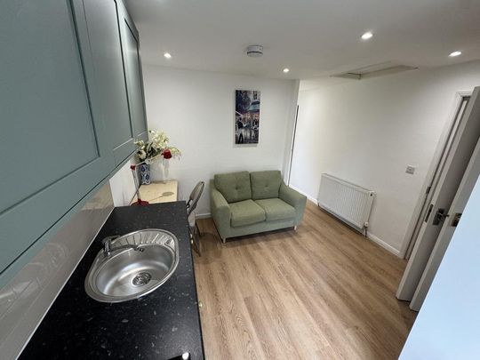 Studio to rent - Photo 1