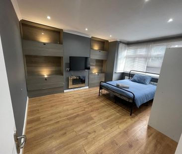 4 bedroom terraced house to rent - Photo 6