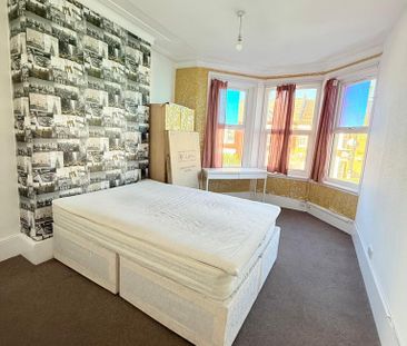 4 bedroom flat to rent - Photo 4