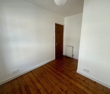 3 bedroom end of terrace house to rent - Photo 4