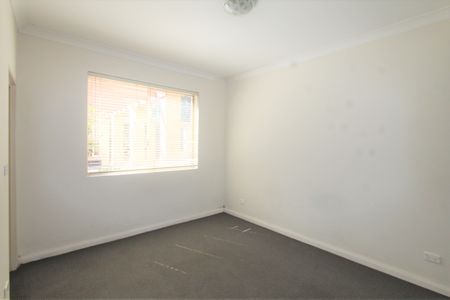 Spacious two-bedroom apartment conveniently located near Wentworthville Train Station - Photo 2