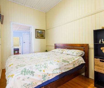 Renovated Queenslander in Great Location - Photo 5