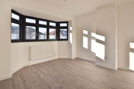 4 bedroom end of terrace house to rent - Photo 2