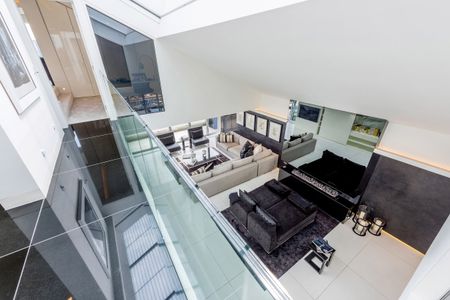 Sophisticated riverside duplex penthouse in Chelsea - Photo 3