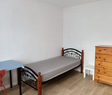 Room in a Shared House, Springfield Drive, IG2 - Photo 4