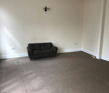 Flat to rent on - Photo 1