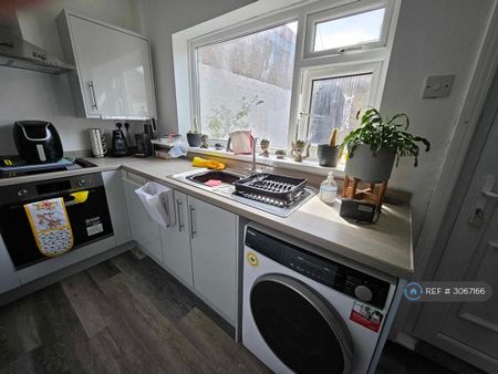 3 bedroom terraced house to rent - Photo 4