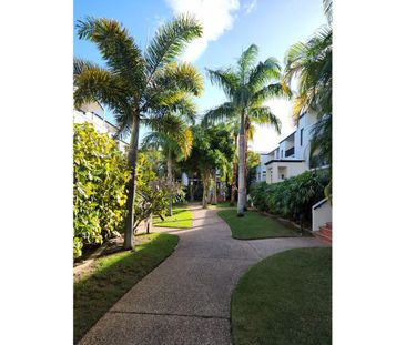 First floor apartment in secure complex minutes away from Broadwater - Photo 5