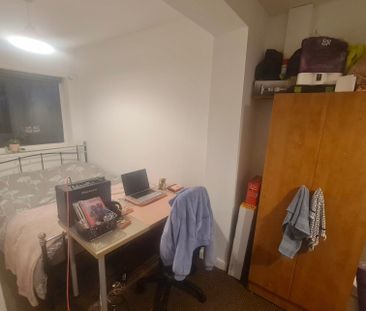 4 Bed - 25 Park View Road, Burley, Leeds - LS4 2LG - Student - Photo 5