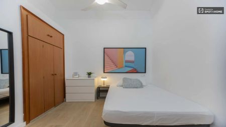 Room in a shared 5-bedroom apartment for rent in Russafa, professionals only - Foto 3