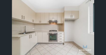 Full Bricks Two Bedroom Unit For Lease - Short Walk to Woolworth Supermarket, Shopping Centre, Restaurants, Cafés, Schools & Transport - $540 per wee - Photo 3