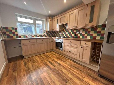 Behind Berry, Somerton, Somerset, TA11 - Photo 3