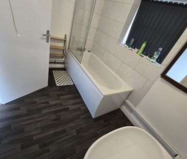 Room in a Shared House, Sladefield Road, B8 - Photo 5