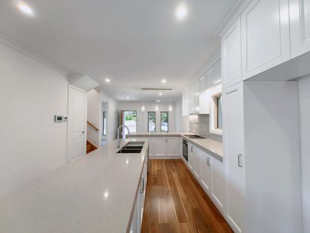 16 Loma Linda Grove, Balwyn North VIC 3104 - House For Rent | Domain - Photo 5