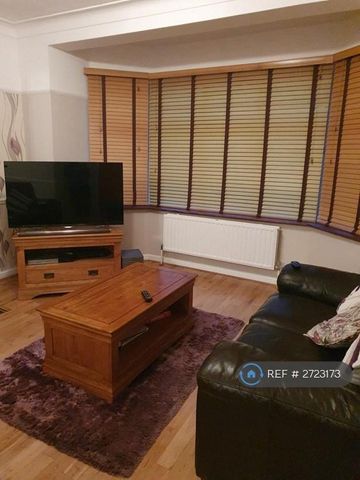 4 bedroom terraced house to rent - Photo 2