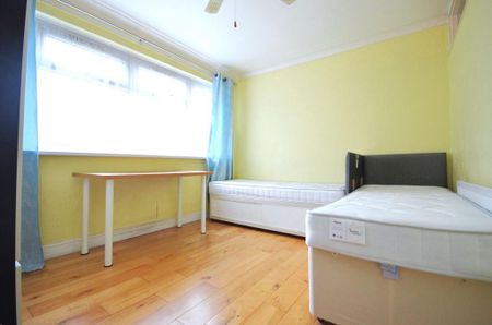 3 bedroom terraced house to rent - Photo 3