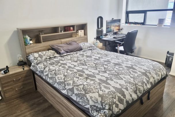 MODERN TWO BEDROOM APARTMENT! - Photo 1