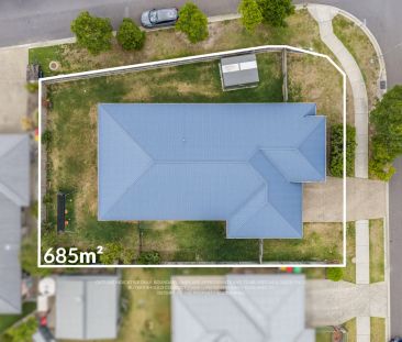 Spacious Family Home on Corner Block ! - Photo 4