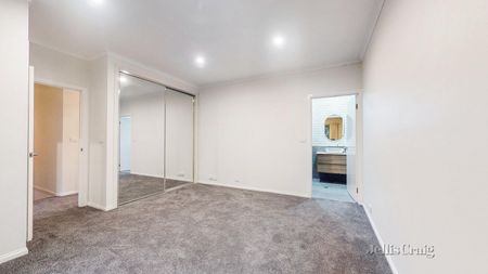 2/77a Carroll Crescent, Glen Iris - Photo 3