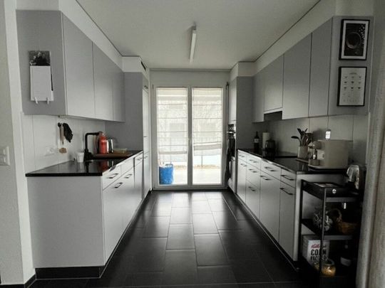 moderne 4.5 Zi.-Wohnung im Dorfzentrum - Photo 1