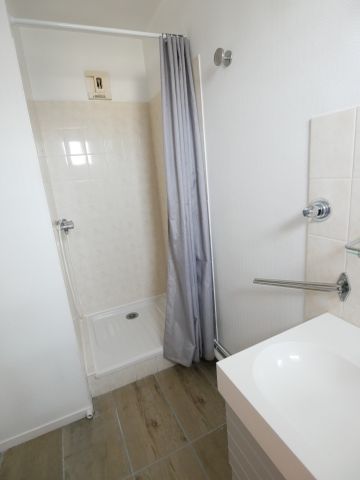 Location Appartement 1 pièce 27m² ANGERS 49000 - Photo 3