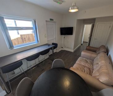 5 bedroom private hall to rent - Photo 2