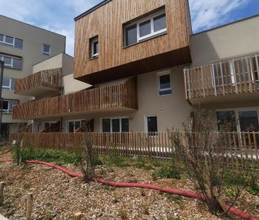 Location Appartement 3 pièces 64m² CHARTRES DE BRETAGNE 35131 - Photo 2