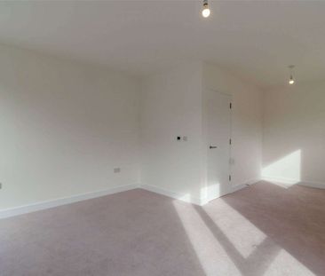 Spacious five bedroom townhouse - Photo 1