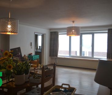 Nabij het centrum gelegen ruim appartement met staanplaats en 2 sla... - Foto 1