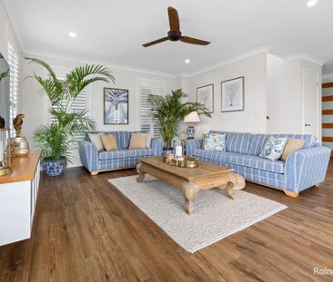 Stunning Hamptons Style Home - Photo 2