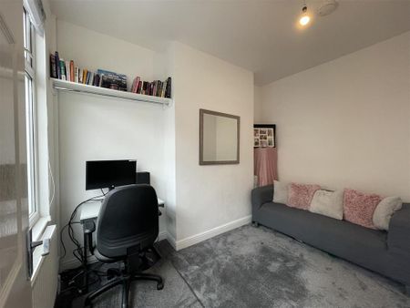 3 bedroom terraced house to rent - Photo 3