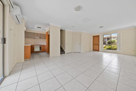 Low-Maintenance Living with a Fresh Modern Touch - Photo 5