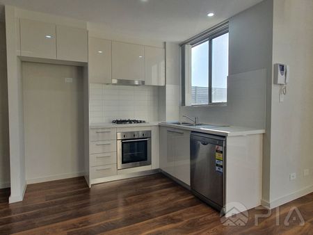 Modern penthouse with split level - Photo 5