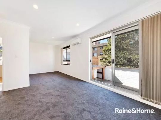 Apartment with 2 bedrooms, 1 bathroom & parking for 1 car - Photo 1