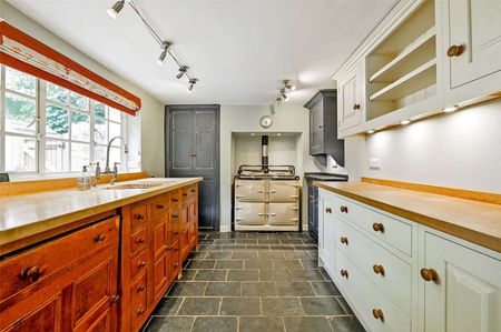 A wonderful Grade II Listed home - Photo 5