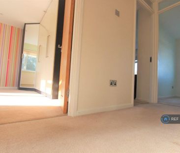 3 bedroom semi-detached house to rent - Photo 3