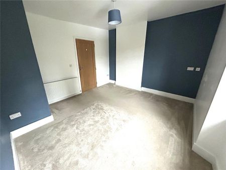 4 bedroom end of terrace house to rent - Photo 4