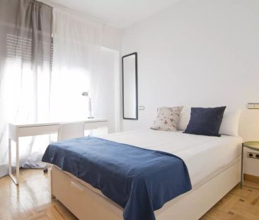 Double bed in Room in a shared 6-bedroom apartment for rent in Cast... - Photo 5