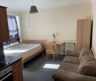 Studio to rent - Photo 3