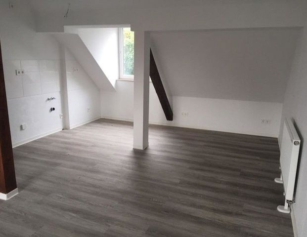 1 Grundmiete frei! Premium für Sie! Tolle 2 Zimmer-Dachgeschoß-Wohnung! - Photo 1