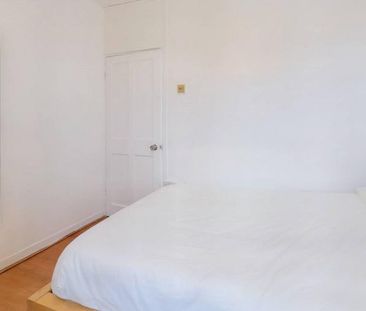 3 bedroom flat to rent - Photo 2