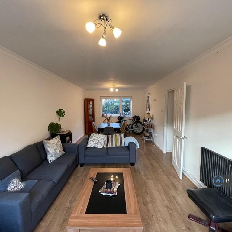 3 bedroom flat to rent - Photo 1