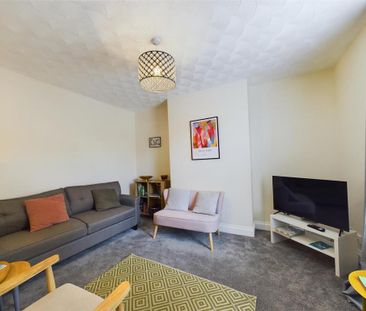 2 bedroom end of terrace house to rent - Photo 1