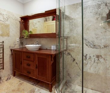 Loft like Apartment living. - Photo 4