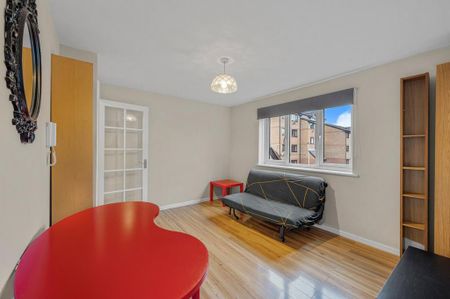 Studio to rent - Photo 2
