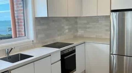 Takapuna apartment with a view - Photo 2