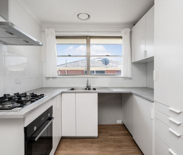 Freshly Renovated Family Living in Frankston North - Photo 2