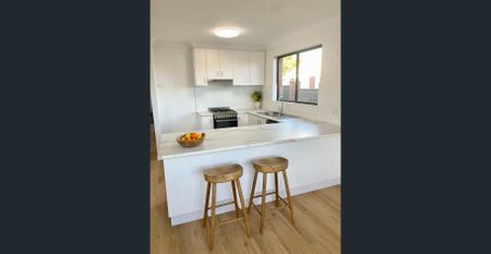 Newly renovated duplex in prime location - Water bills included! - Photo 4