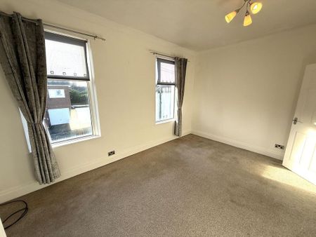 2 bedroom end of terrace house to rent - Photo 4